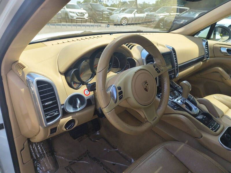 2014 Porsche Cayenne Image 9