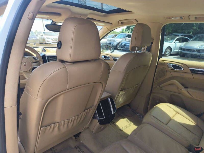 2014 Porsche Cayenne Image 11