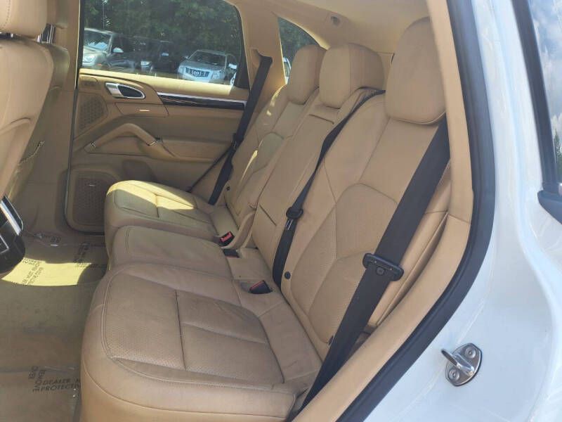 2014 Porsche Cayenne Image 12