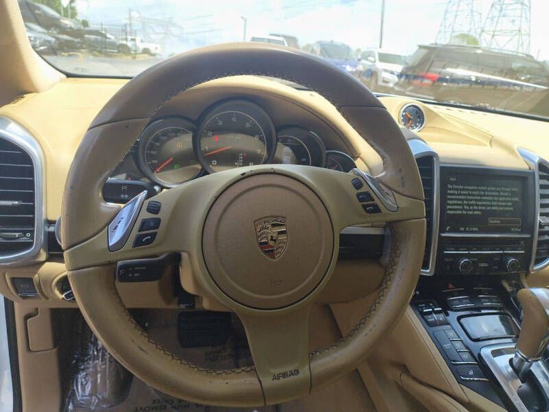 2014 Porsche Cayenne Image 16