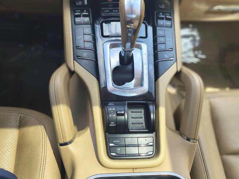 2014 Porsche Cayenne Image 17