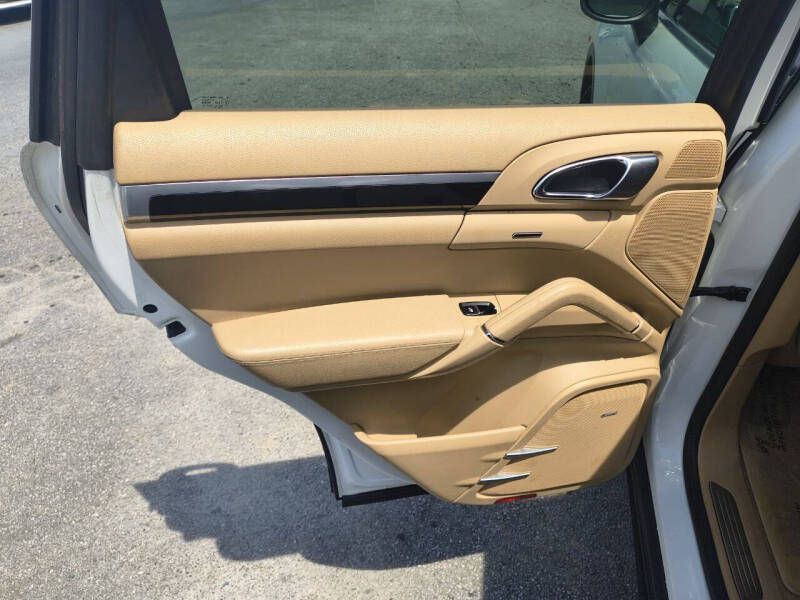 2014 Porsche Cayenne Image 21