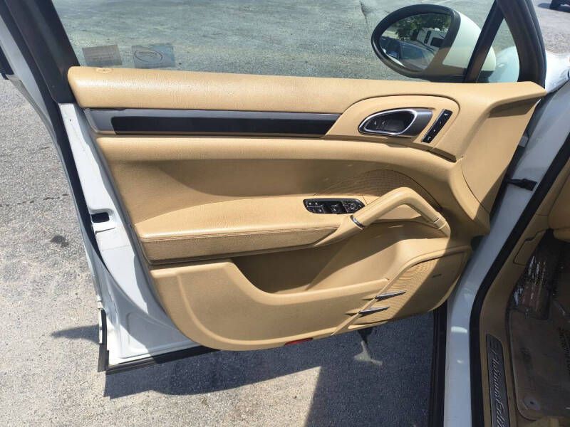 2014 Porsche Cayenne Image 22