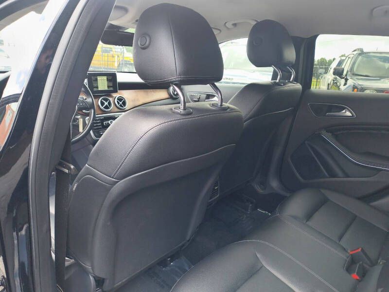 2015 Mercedes-Benz GLA-Class Image 11