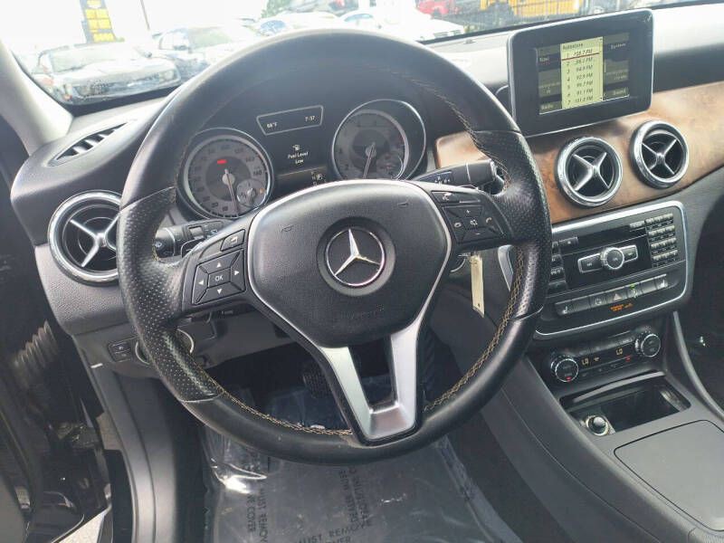 2015 Mercedes-Benz GLA-Class Image 16