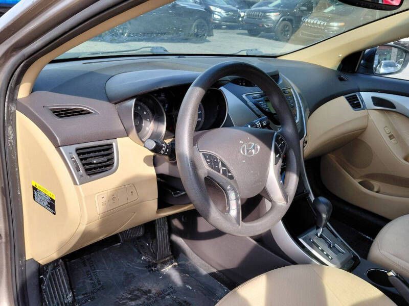 2013 Hyundai Elantra Image 9