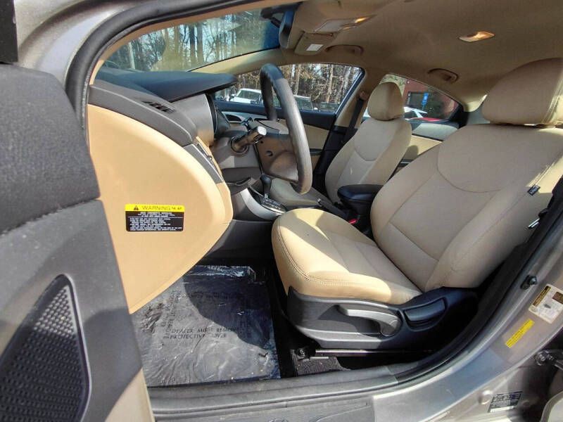 2013 Hyundai Elantra Image 10