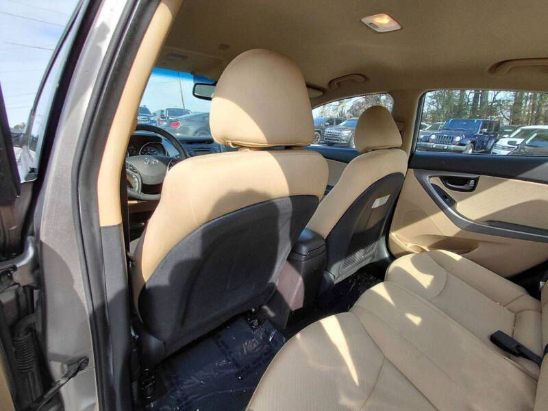 2013 Hyundai Elantra Image 11