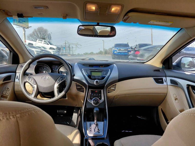 2013 Hyundai Elantra Image 13