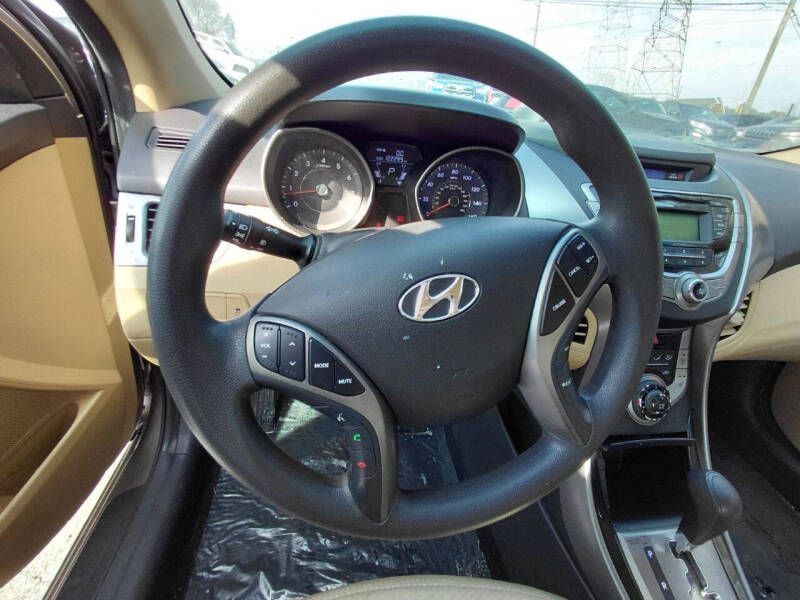2013 Hyundai Elantra Image 14
