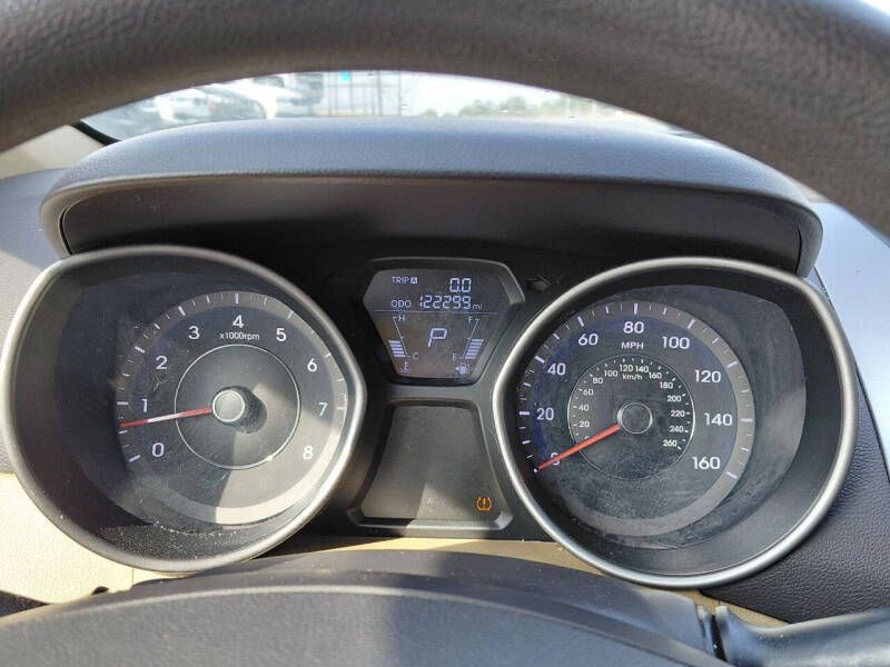 2013 Hyundai Elantra Image 18