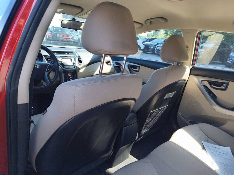 2016 Hyundai Elantra Image 11