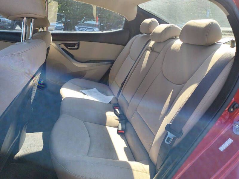 2016 Hyundai Elantra Image 12