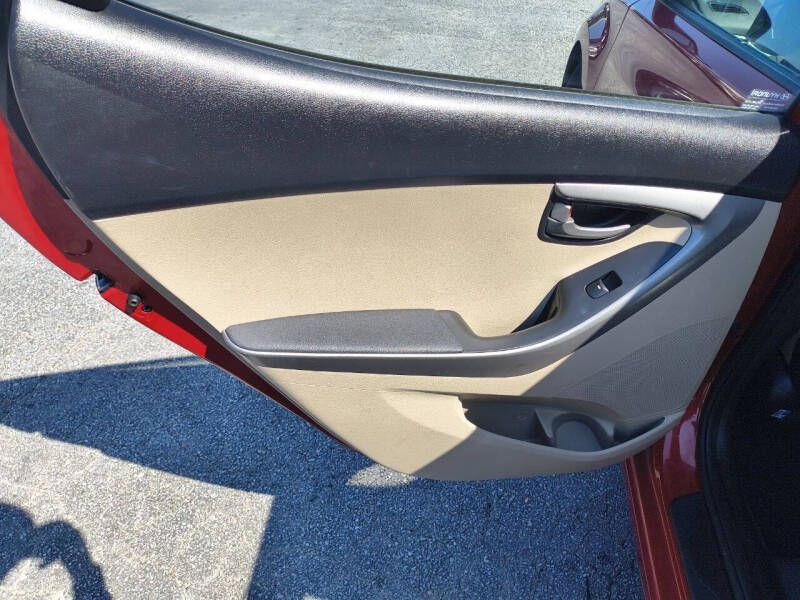2016 Hyundai Elantra Image 13