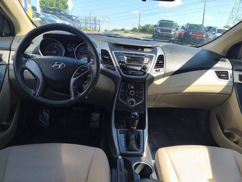 2016 Hyundai Elantra Image 15