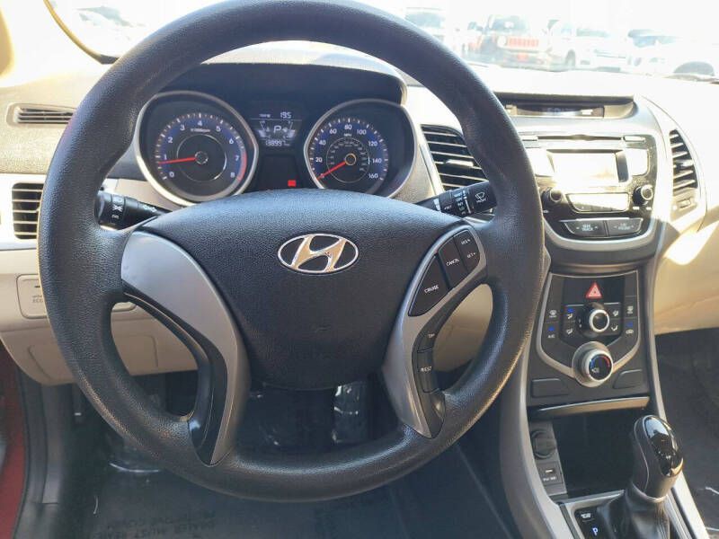 2016 Hyundai Elantra Image 16