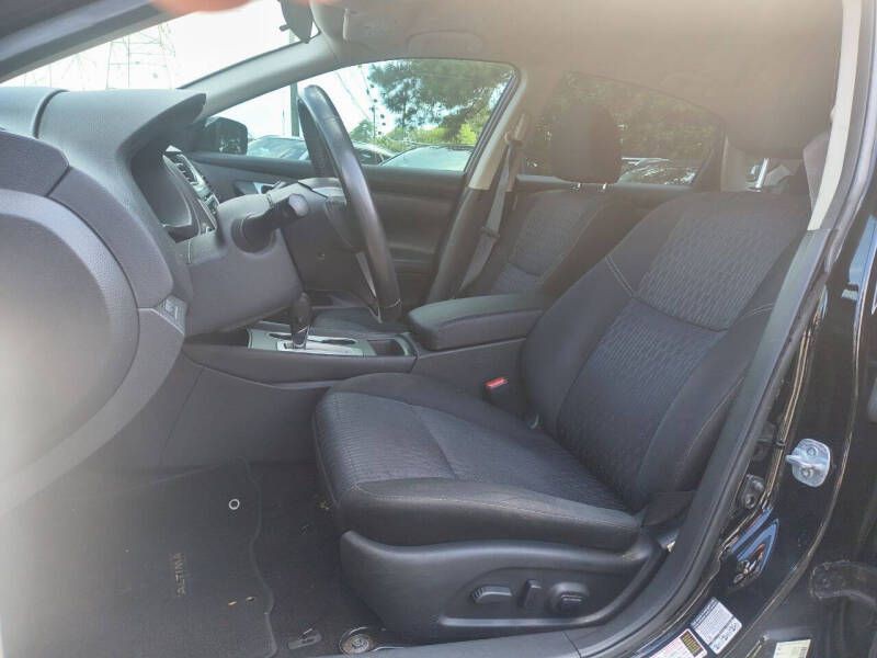 2016 Nissan Altima Image 10
