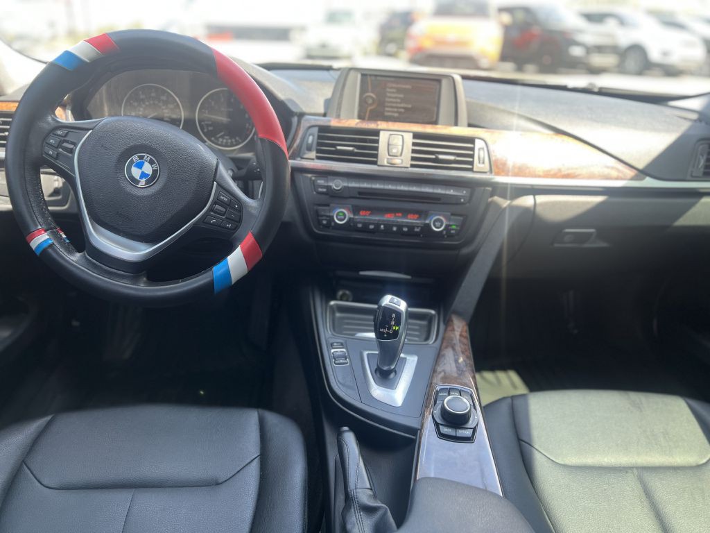 2014 BMW 3 Series Image 9