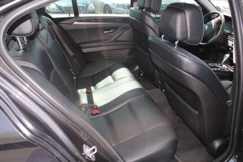 2013 BMW 5 Series Image 9