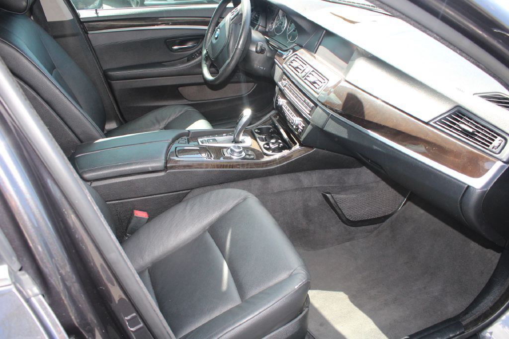 2013 BMW 5 Series Image 10