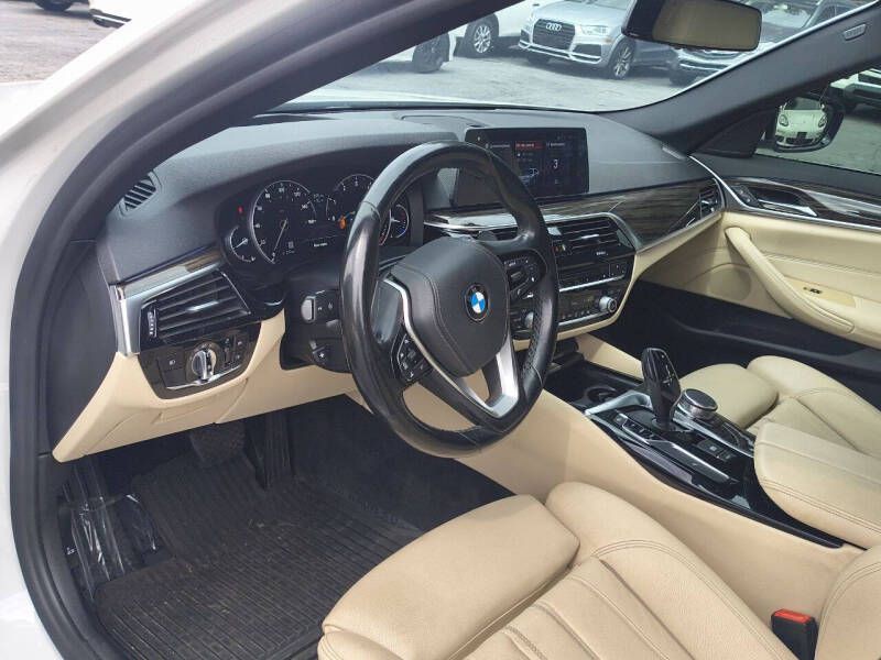 2018 BMW 5 Series Image 9