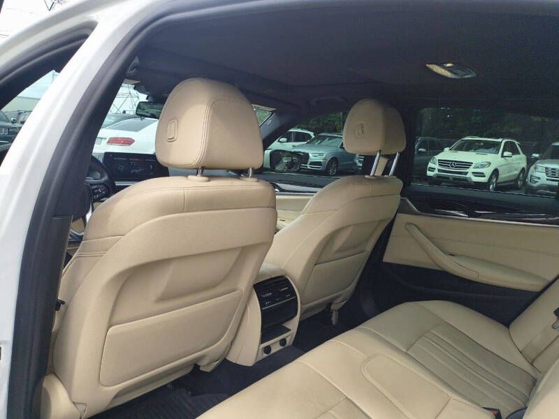 2018 BMW 5 Series Image 11
