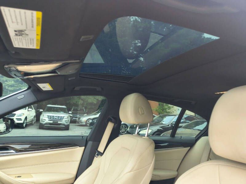 2018 BMW 5 Series Image 24