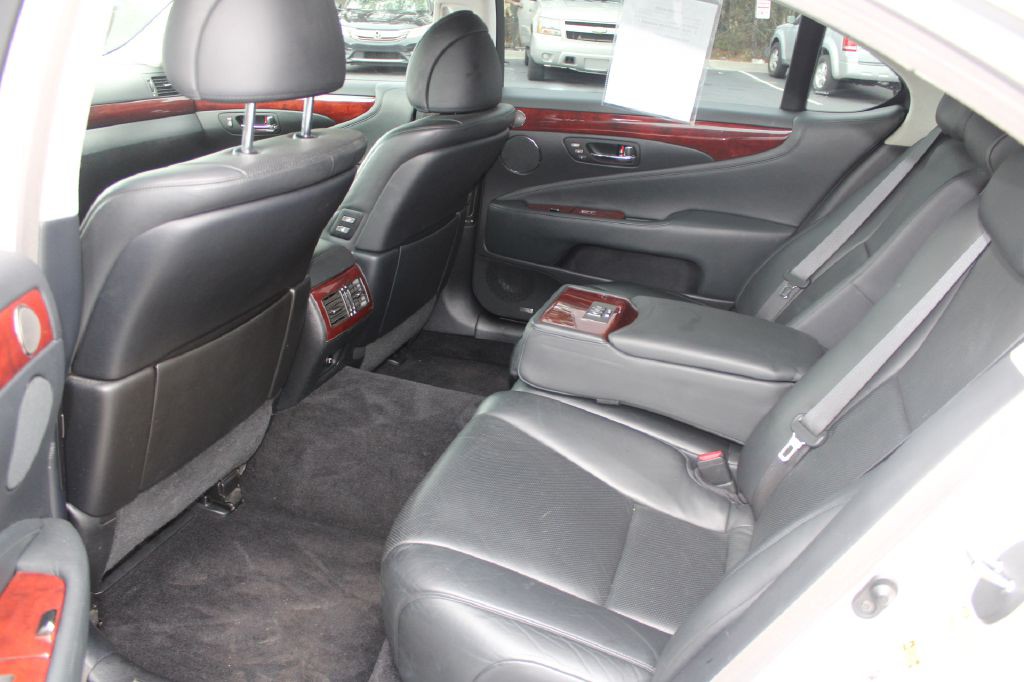 2007 Lexus LS Image 8