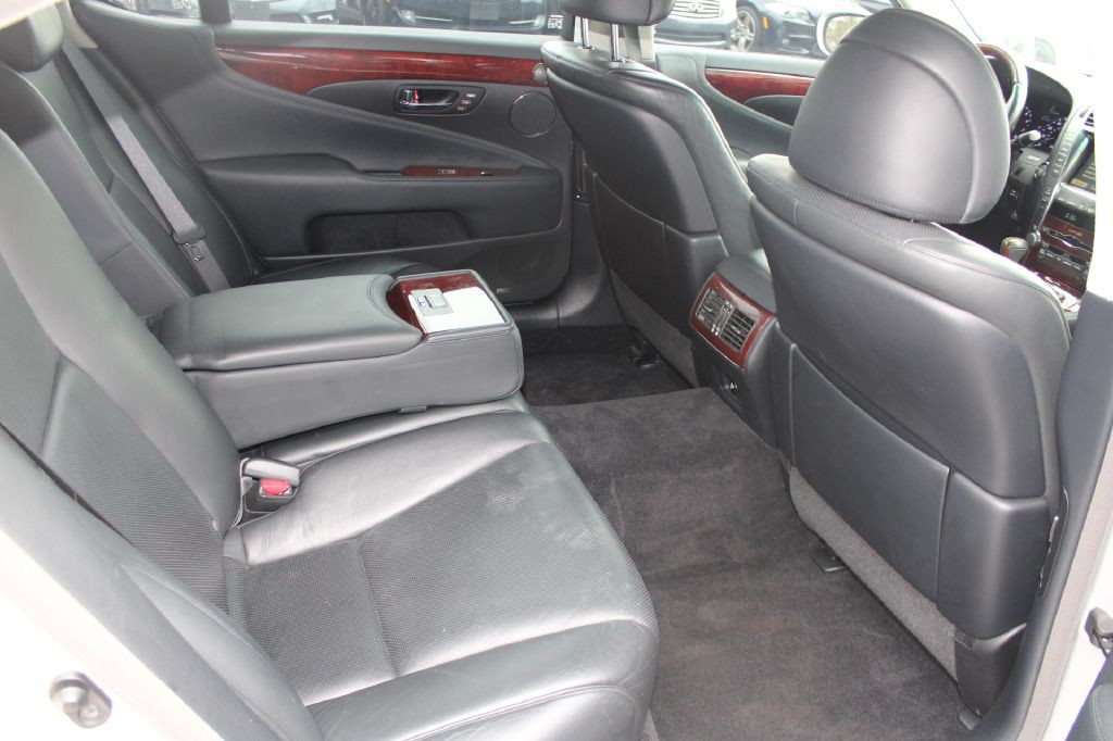 2007 Lexus LS Image 9