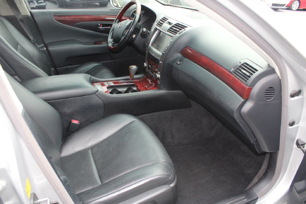 2007 Lexus LS Image 10