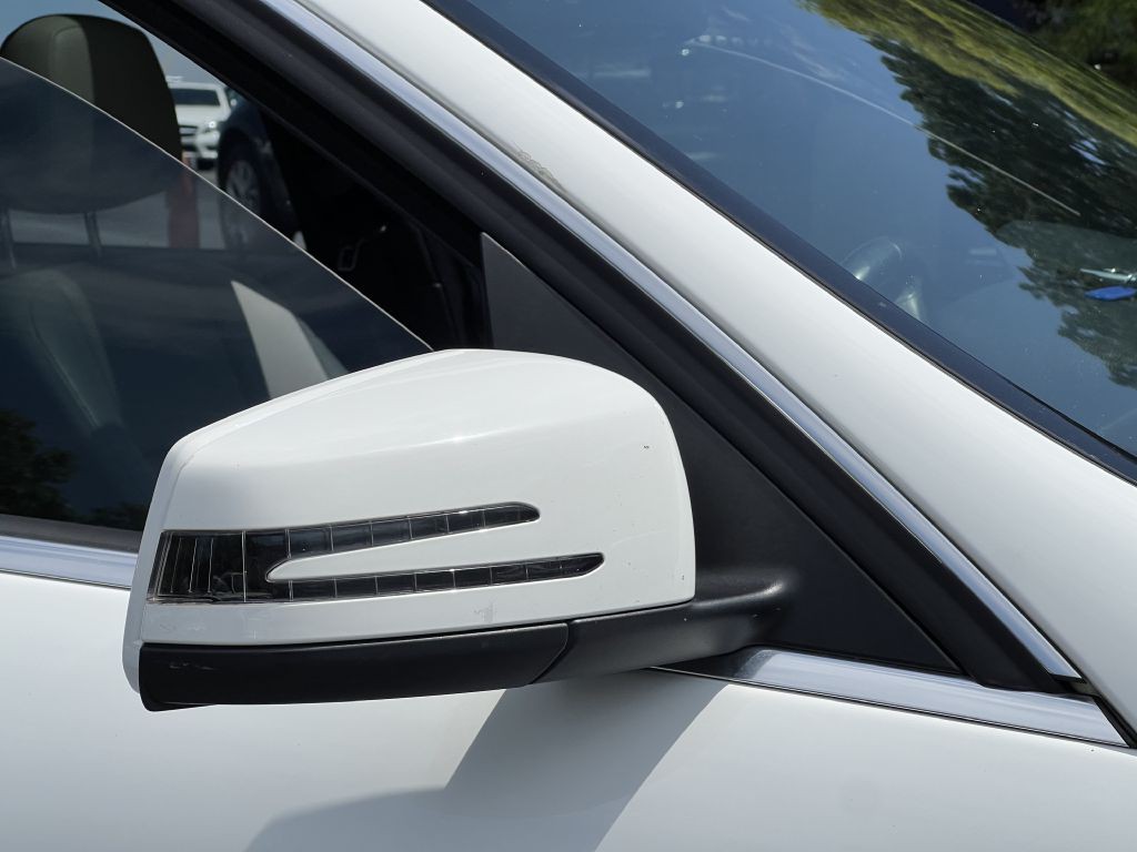 2013 Mercedes-Benz C-Class Image 3