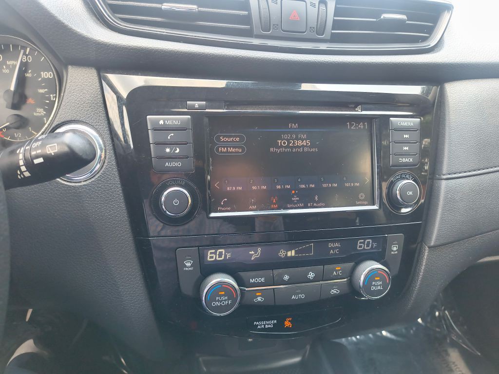 2019 Nissan Rogue Image 16