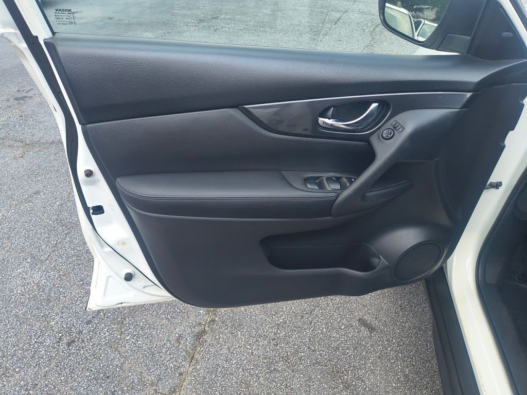 2019 Nissan Rogue Image 18