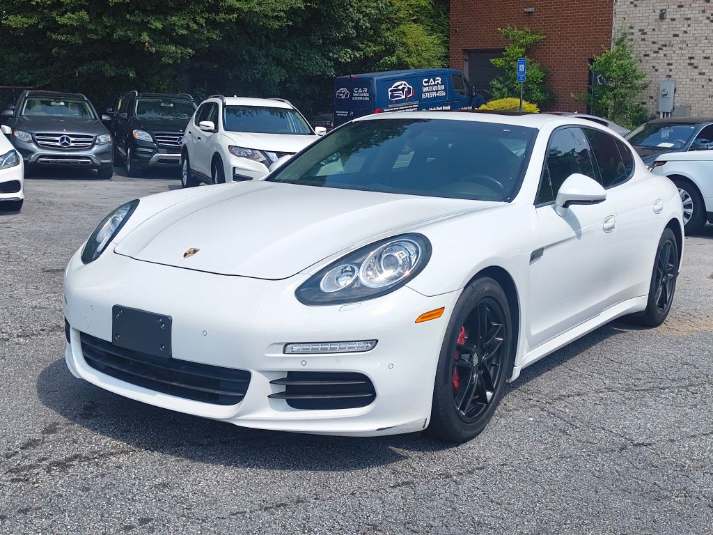 2016 Porsche Panamera Image 1