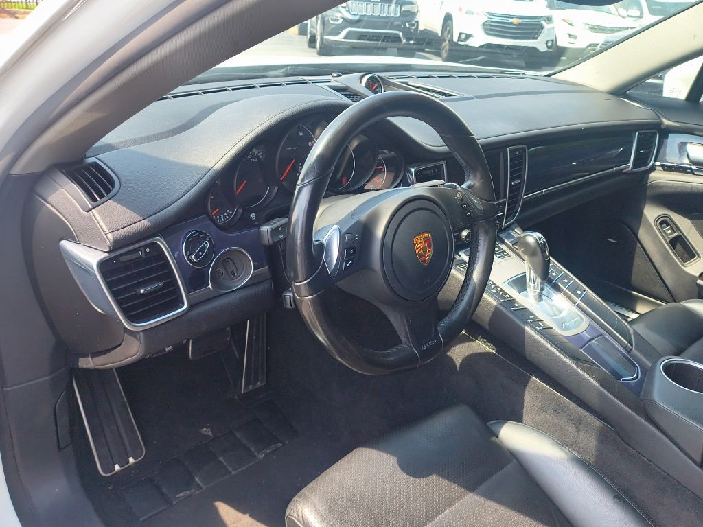 2016 Porsche Panamera Image 8
