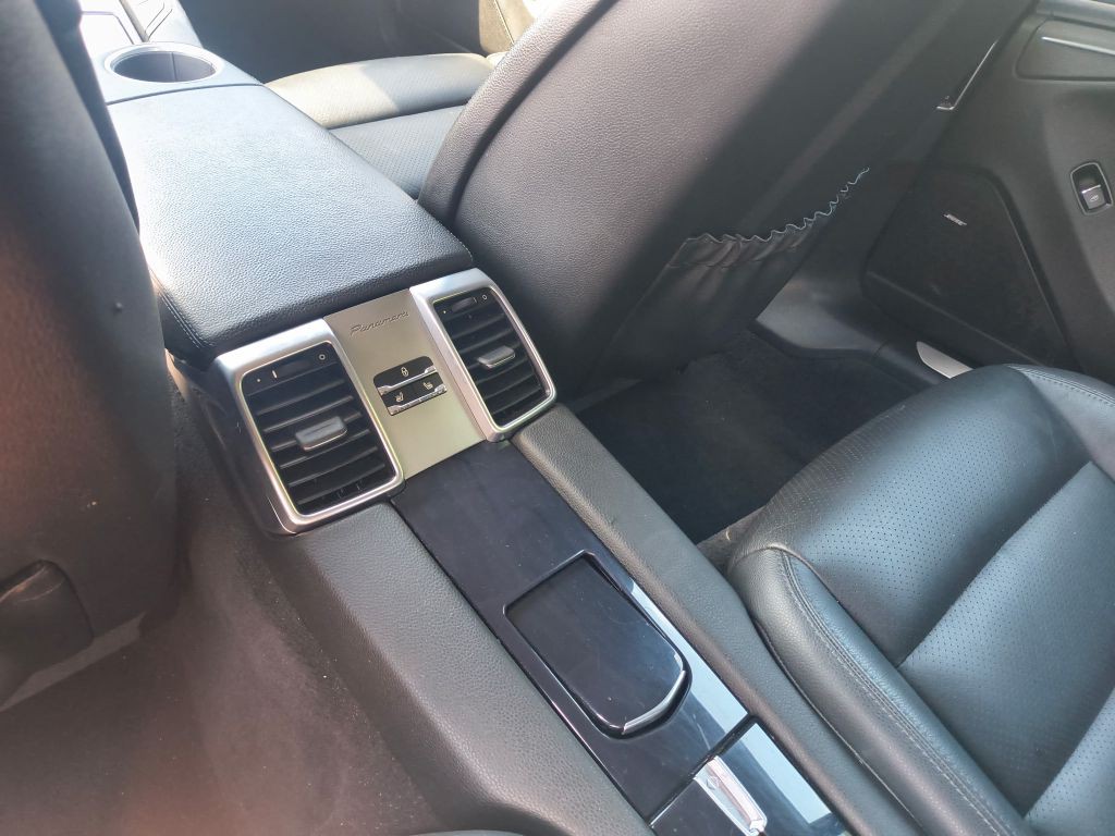 2016 Porsche Panamera Image 15