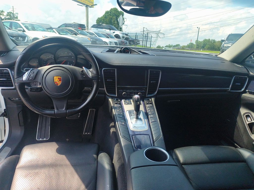 2016 Porsche Panamera Image 20