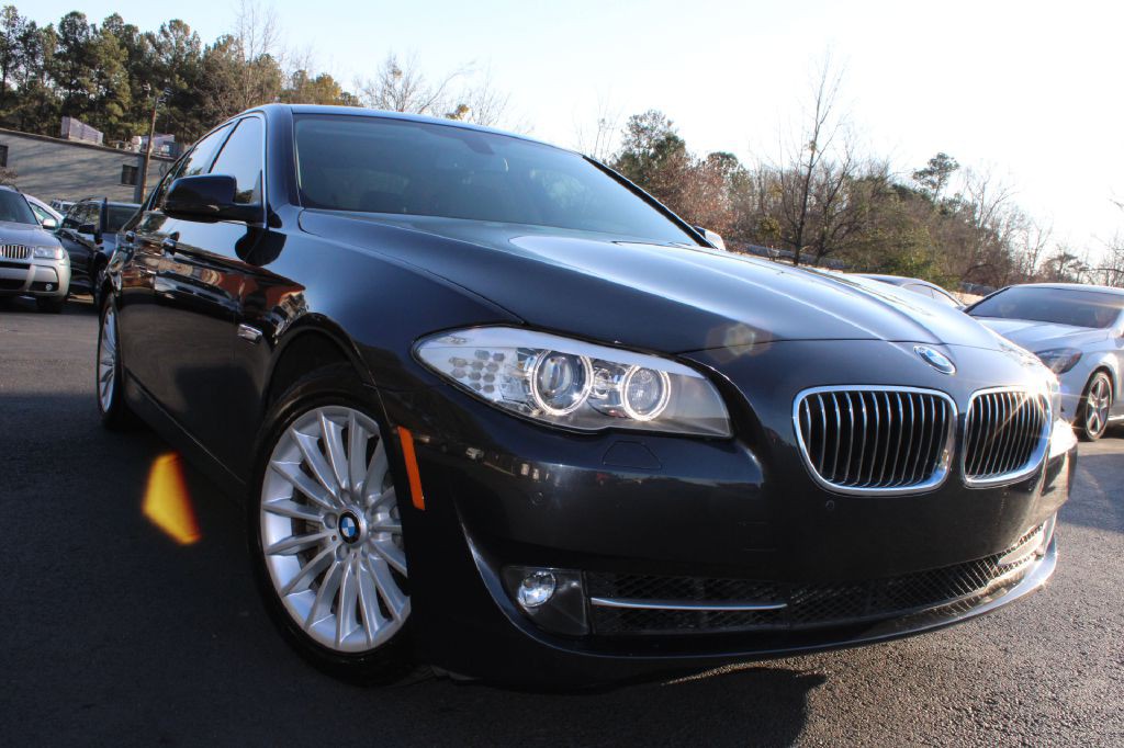 2013 BMW 5 Series Image 3
