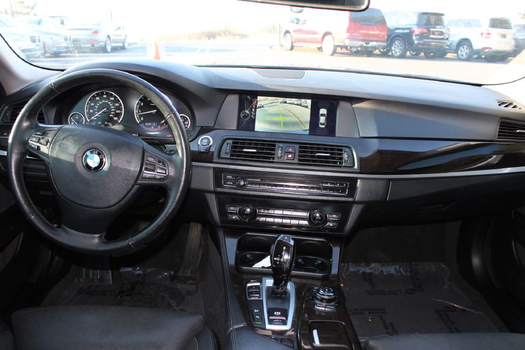 2013 BMW 5 Series Image 12