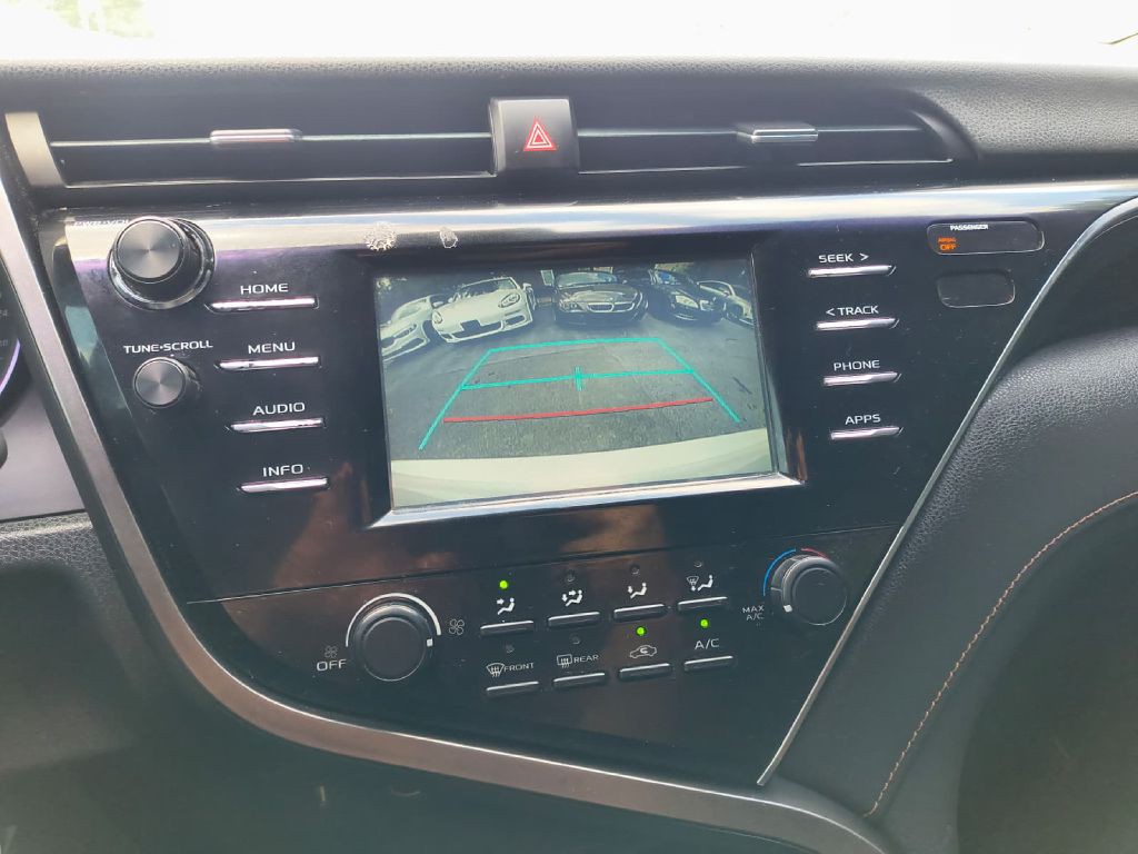 2018 Toyota Camry Image 17