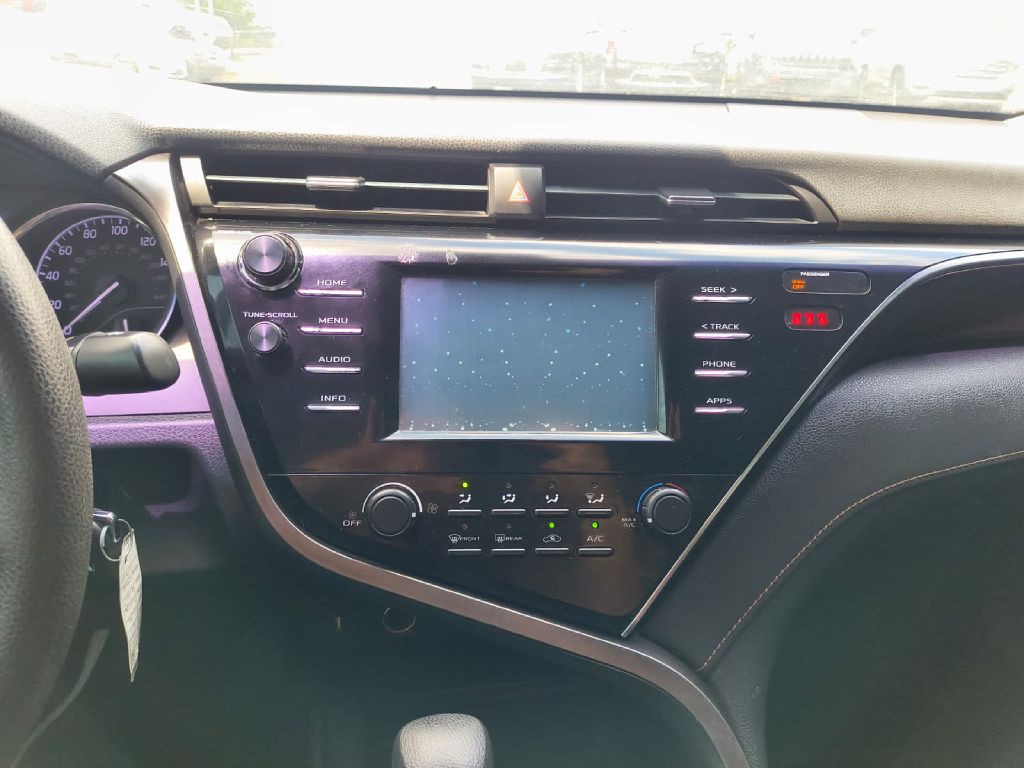 2018 Toyota Camry Image 18