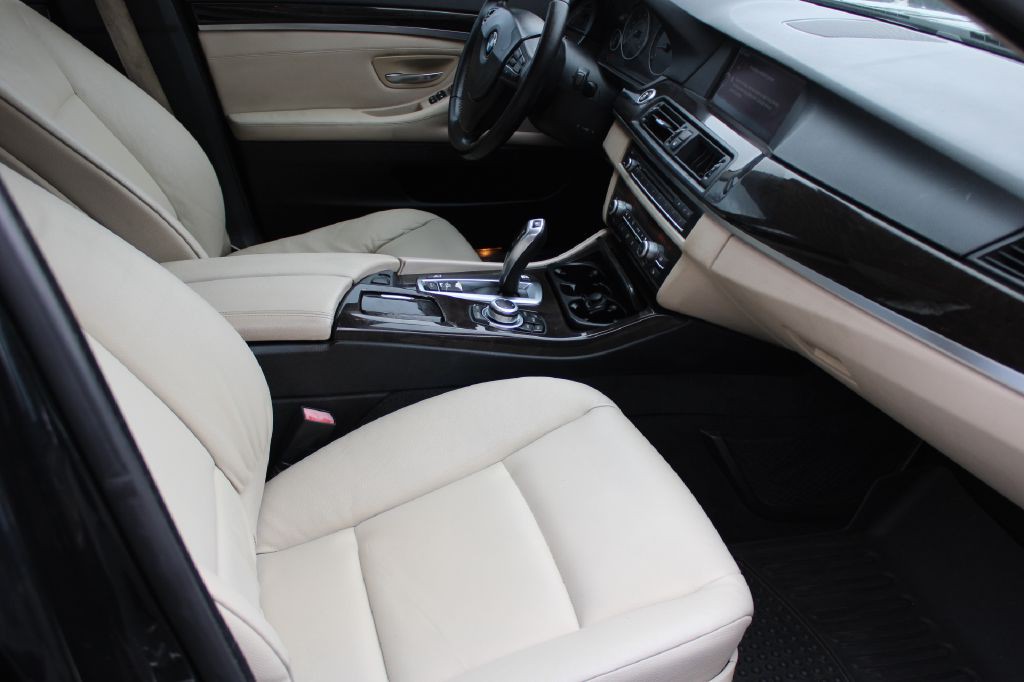 2011 BMW 5 Series Image 11
