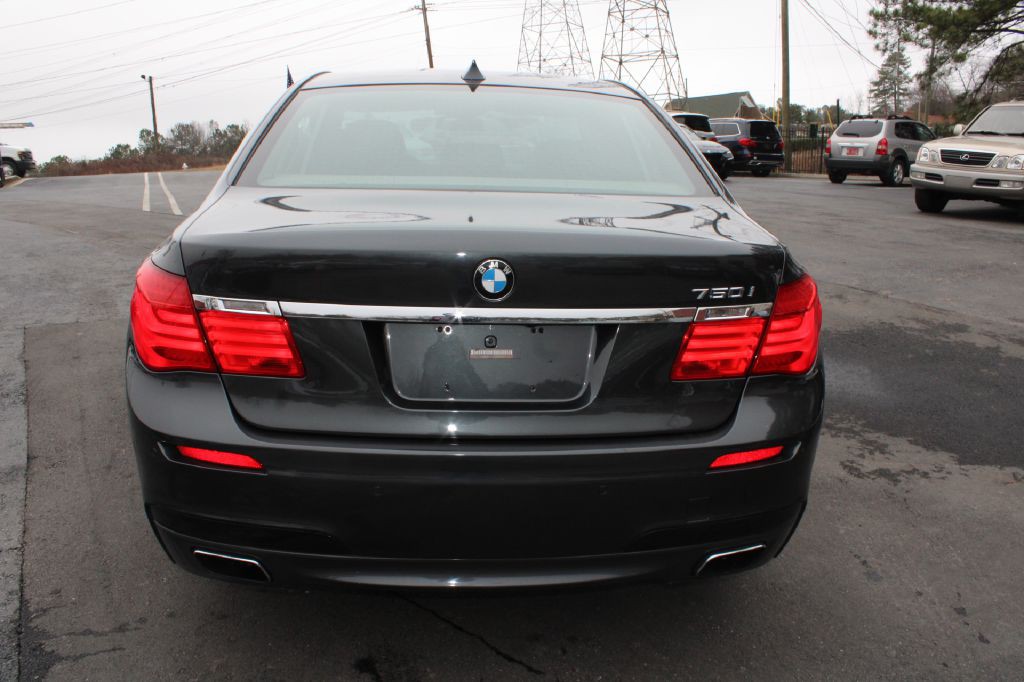 2012 BMW 7 Series Image 9
