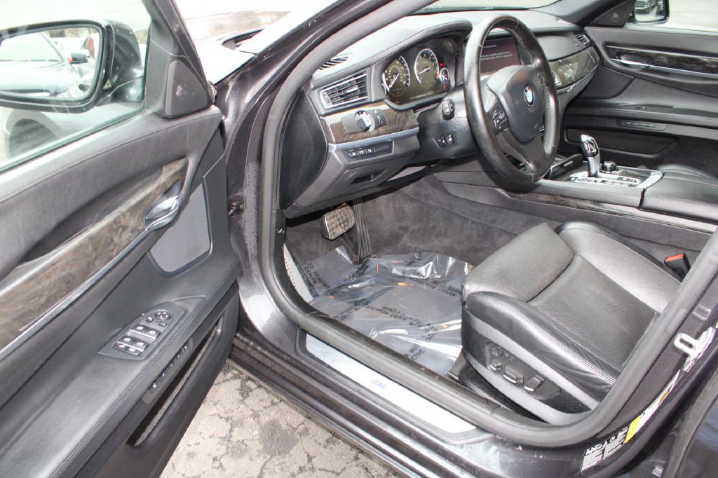 2012 BMW 7 Series Image 11