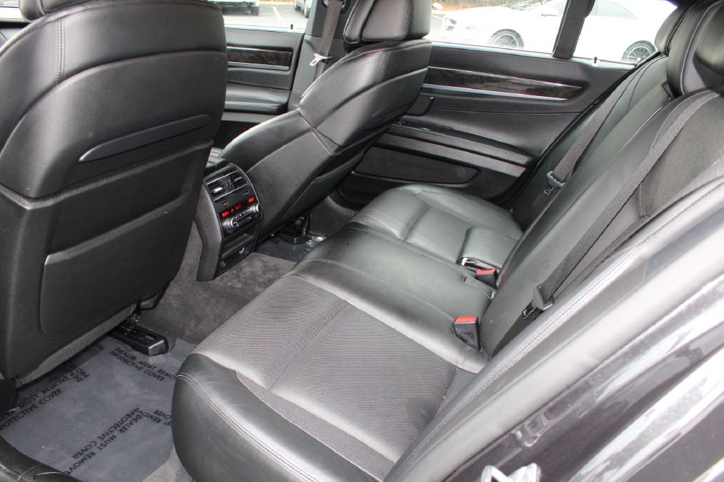 2012 BMW 7 Series Image 12