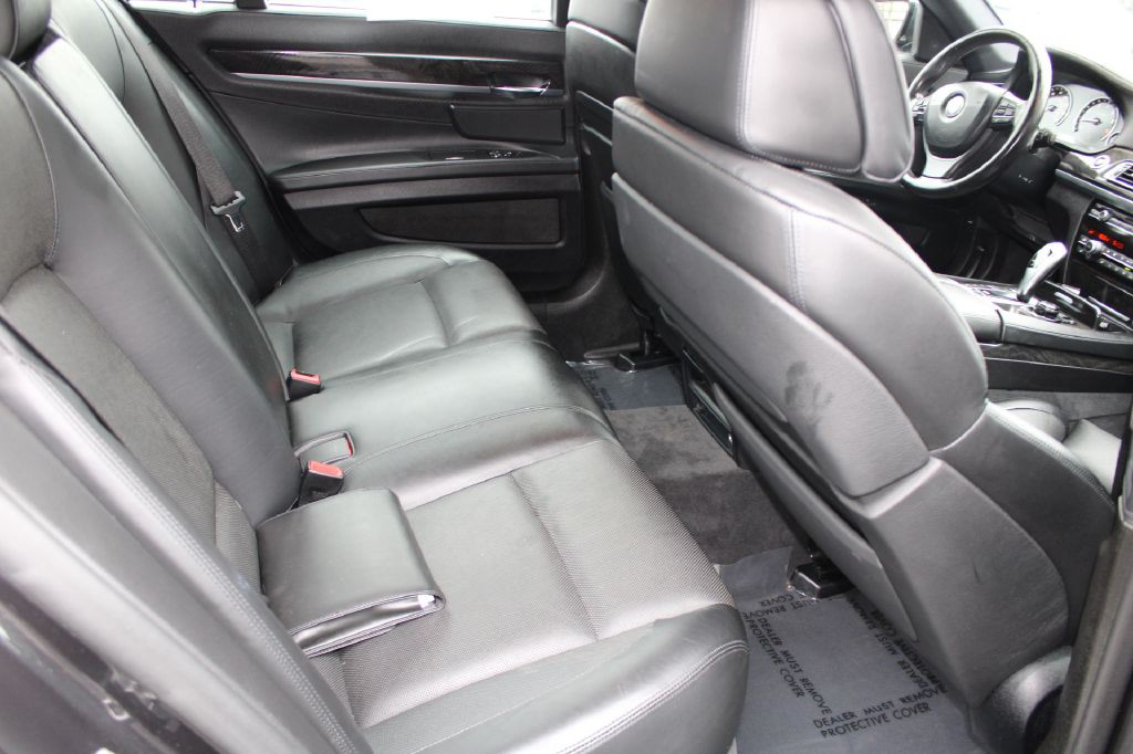 2012 BMW 7 Series Image 13