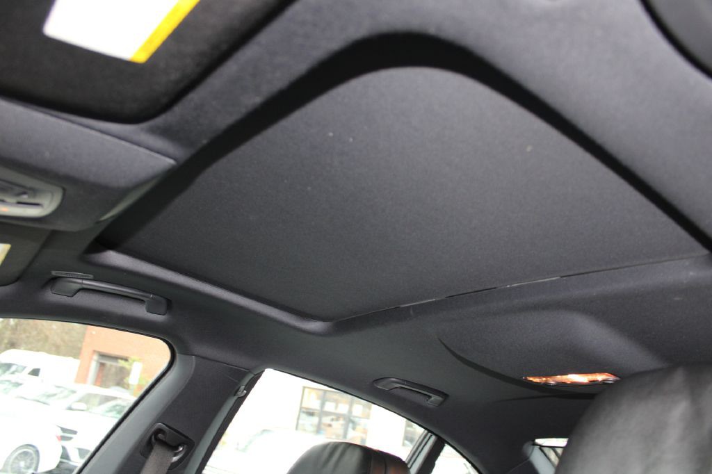 2012 BMW 7 Series Image 17