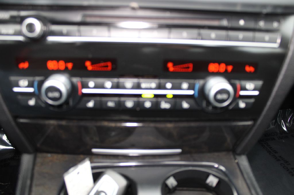 2012 BMW 7 Series Image 19