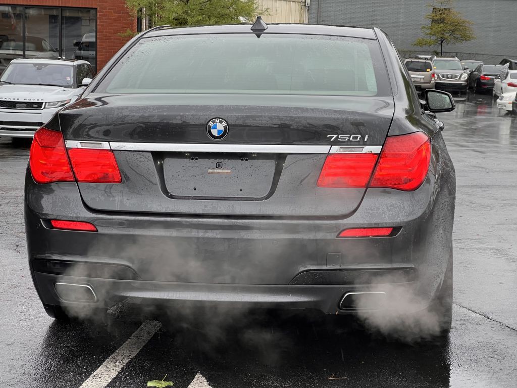 2012 BMW 7 Series Image 23