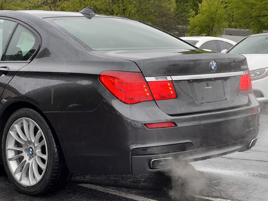 2012 BMW 7 Series Image 24